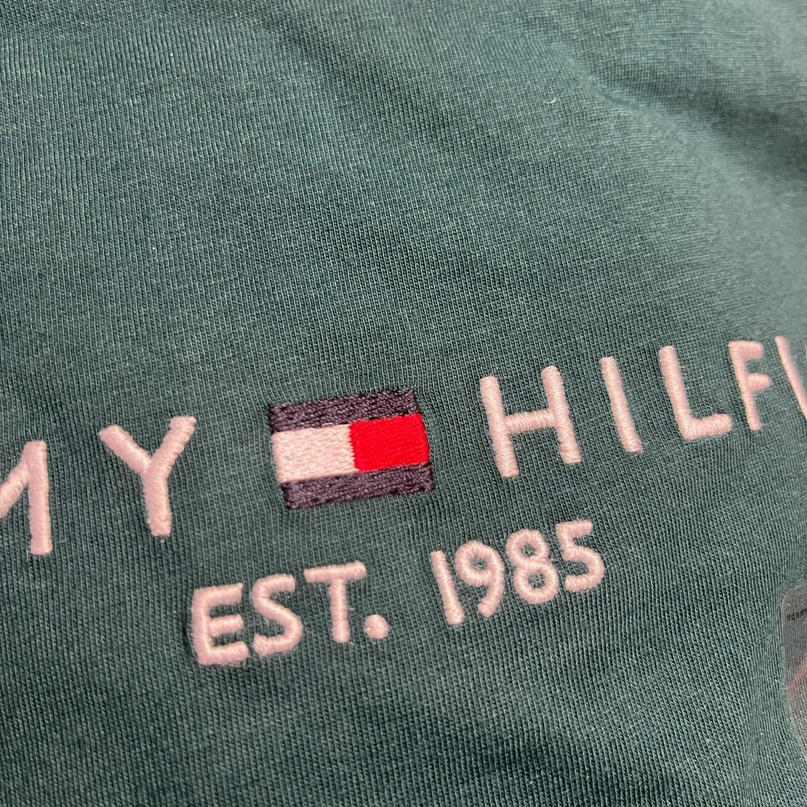Tommy Hilfiger Men’s Cotton Logo T-Shirt – Regular Fit (10)
