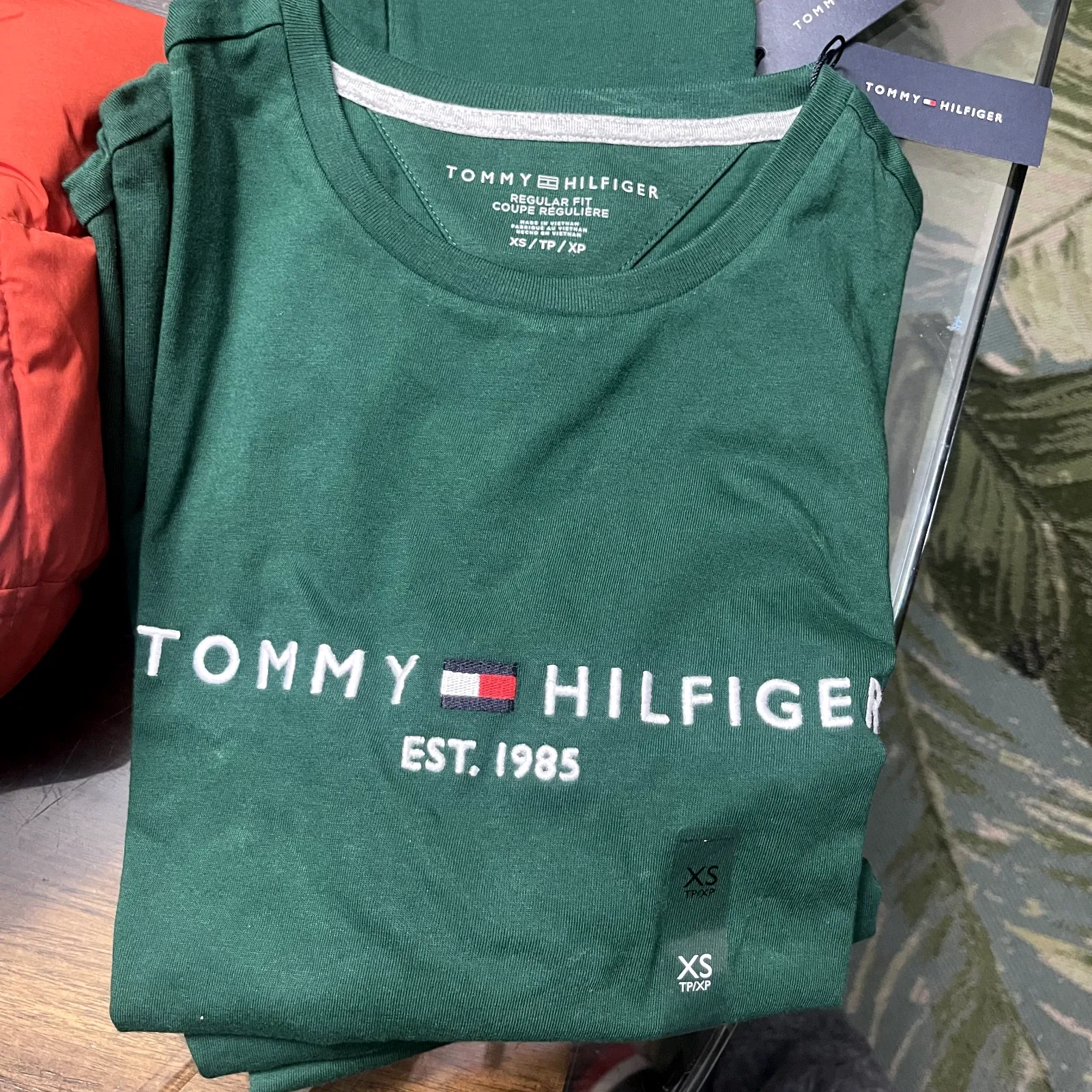 Tommy Hilfiger Men’s Cotton Logo T-Shirt – Regular Fit (11)