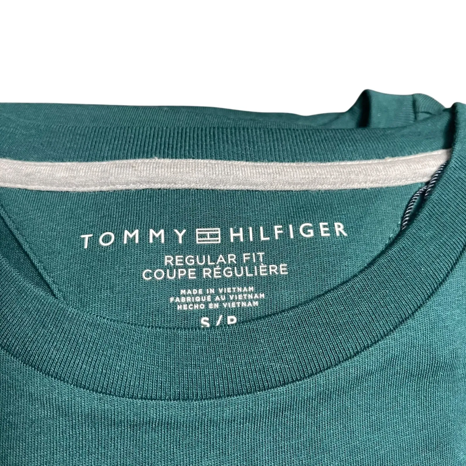 Tommy Hilfiger Men’s Cotton Logo T-Shirt – Regular Fit (9)